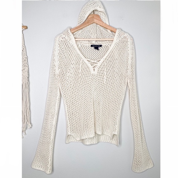 Abercrombie & Fitch Tops - Abercrombie & Fitch Crochet hooded top